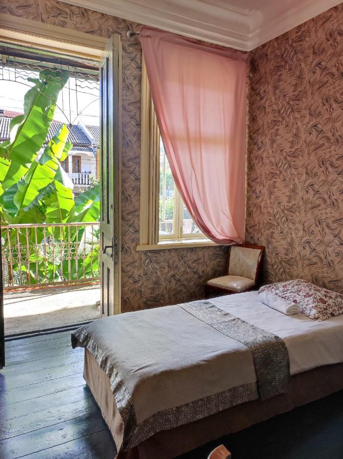 Friendly Guest House Kutaisi Ngoại thất bức ảnh